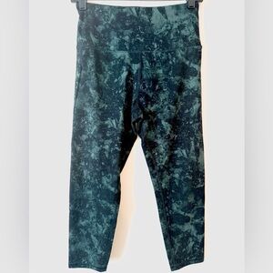 Zobha Green Camouflage Print Ultra High Rise Cropped Leggings Medium